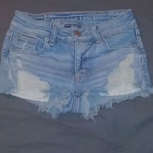 00 American Eagle light wash jean shorts
